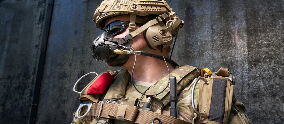 Parachute Oxygen Mask for Military - SOLR™ | Airborne Systems